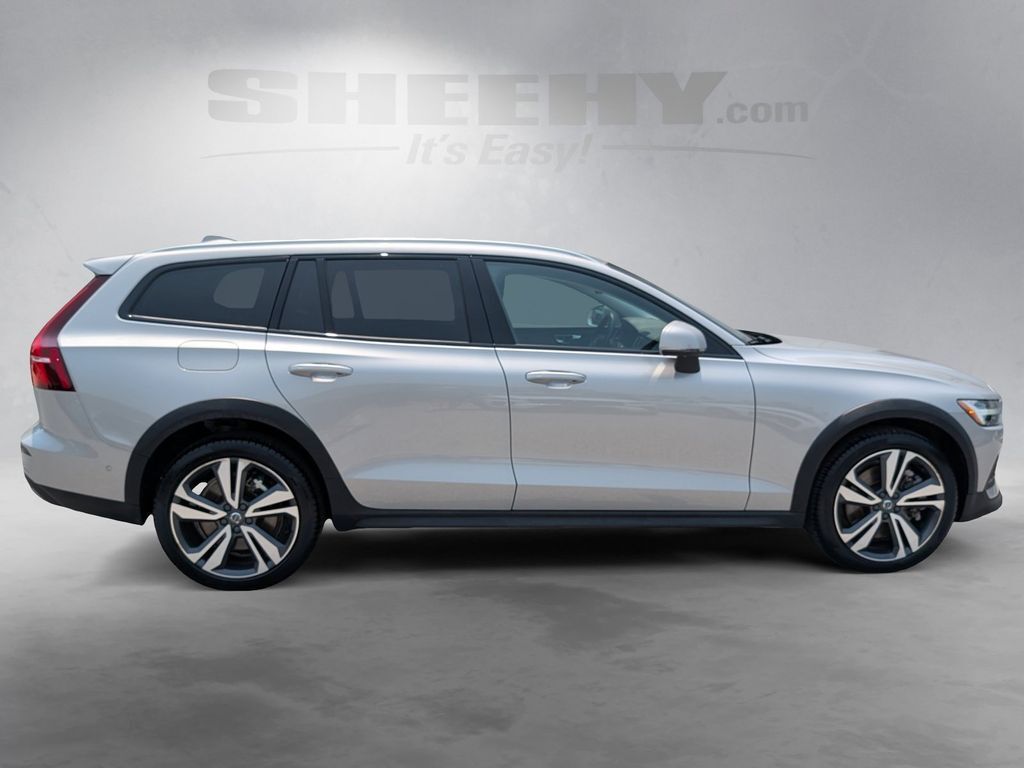 2025 Volvo V60 Cross Country B5 Plus Hunt Valley MD