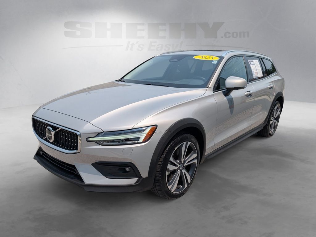 2025 Volvo V60 Cross Country B5 Plus Hunt Valley MD