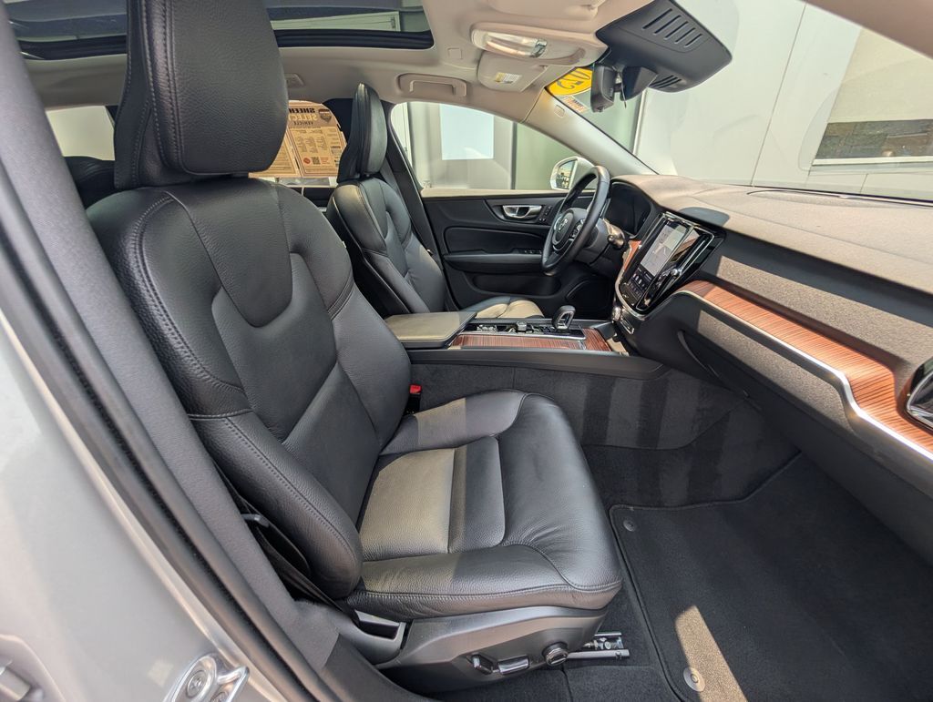 2025 Volvo V60 Cross Country B5 Plus Hunt Valley MD