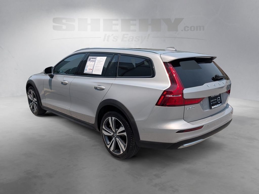2025 Volvo V60 Cross Country B5 Plus Hunt Valley MD