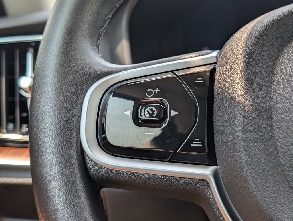 2025 Volvo V60 Cross Country B5 Plus Hunt Valley MD