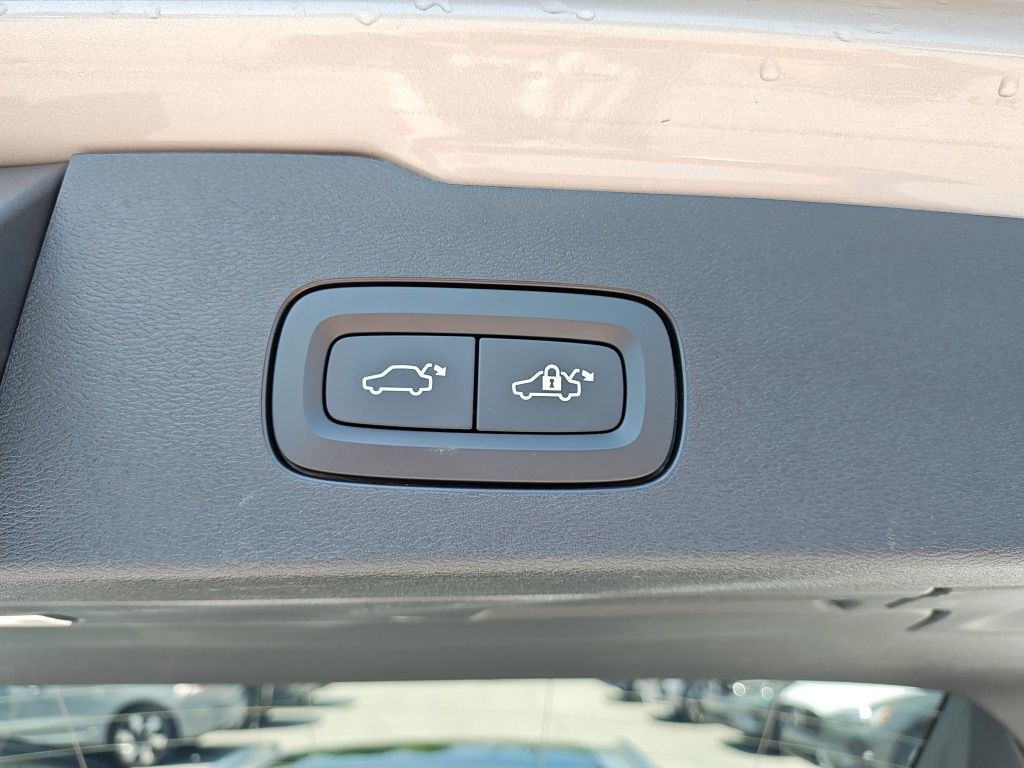 2025 Volvo V60 Cross Country B5 Plus Hunt Valley MD