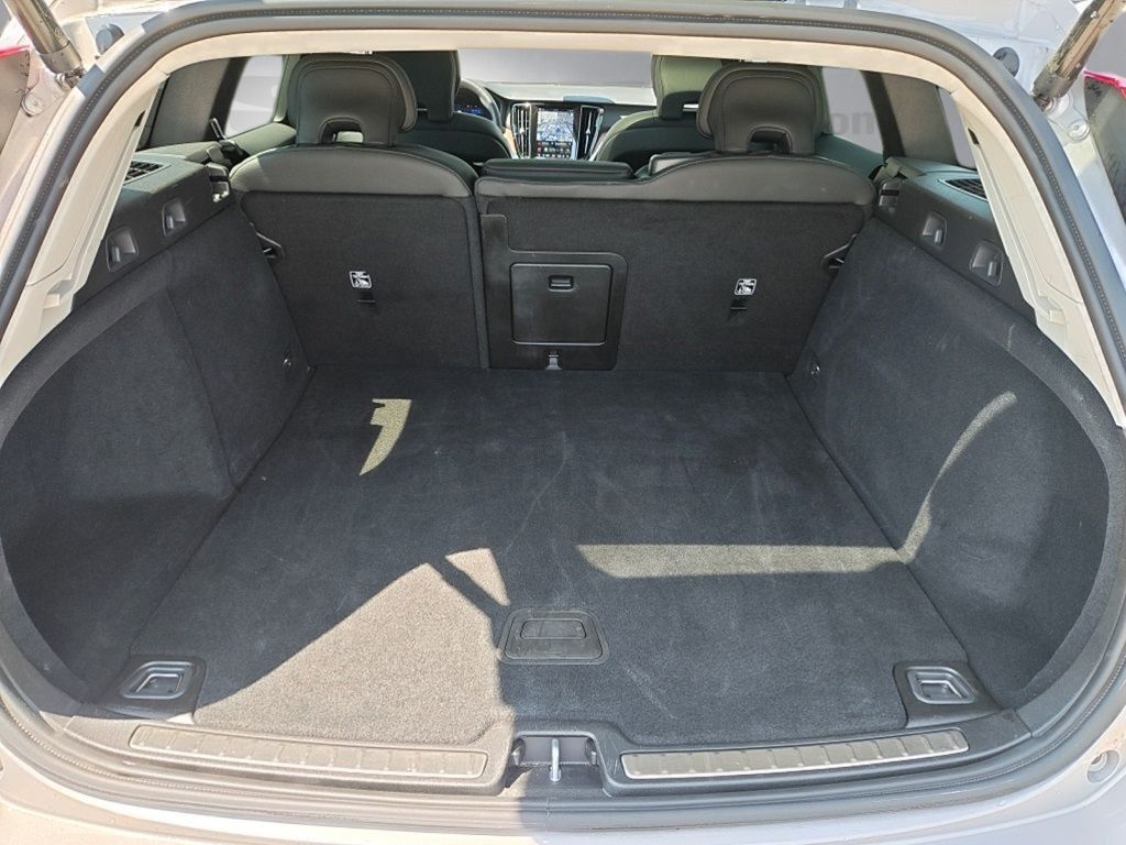 2025 Volvo V60 Cross Country B5 Plus Hunt Valley MD