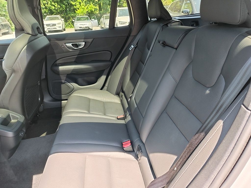 2025 Volvo V60 Cross Country B5 Plus Hunt Valley MD