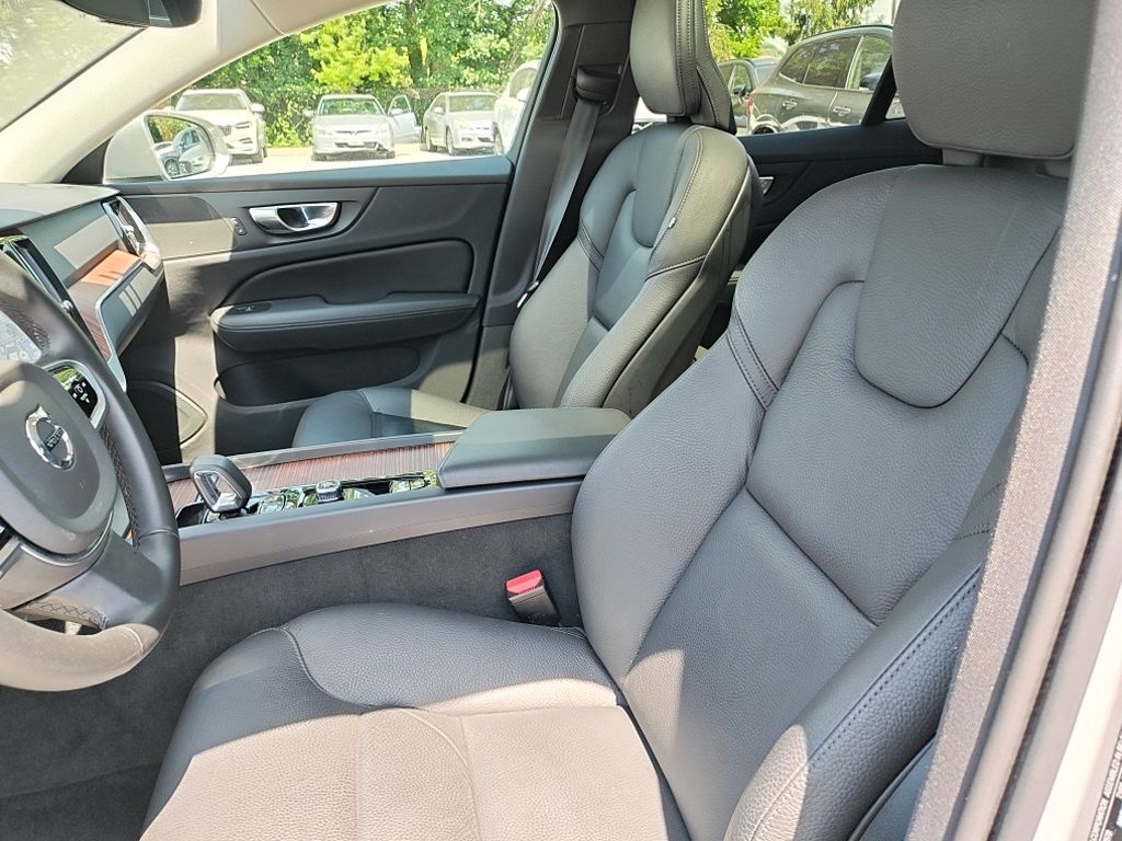 2025 Volvo V60 Cross Country B5 Plus Hunt Valley MD