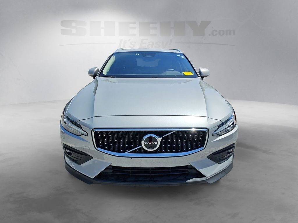 2025 Volvo V60 Cross Country B5 Plus Hunt Valley MD