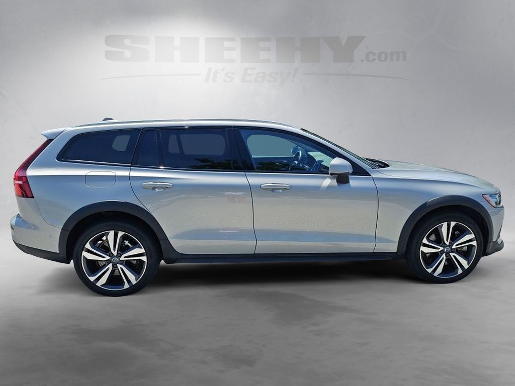 2025 Volvo V60 Cross Country B5 Plus Hunt Valley MD