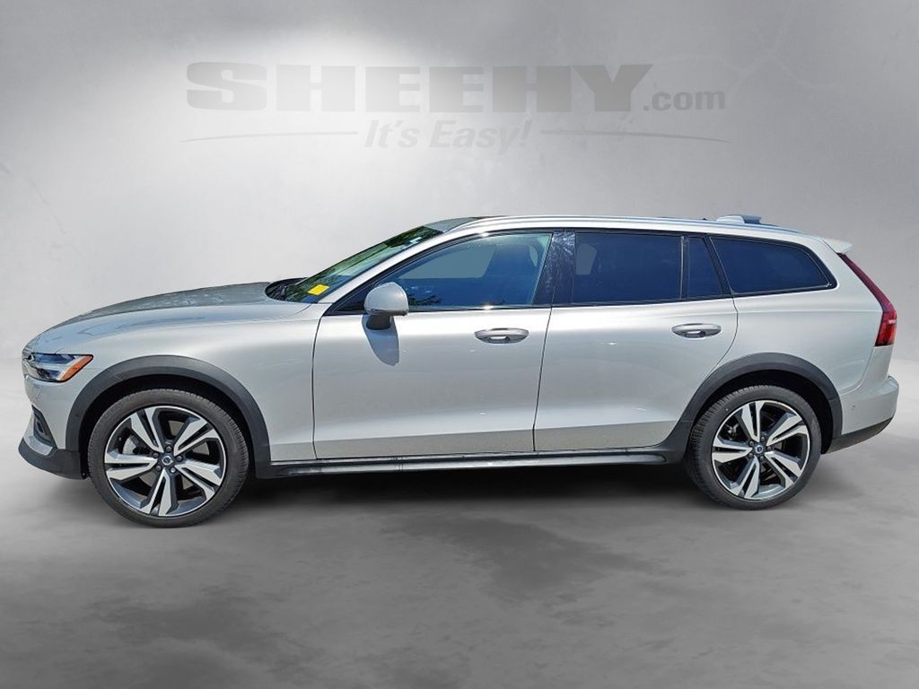 2025 Volvo V60 Cross Country B5 Plus Hunt Valley MD