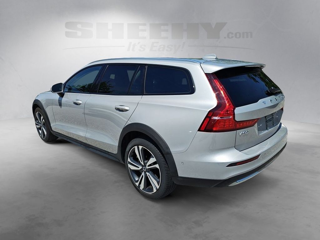 2025 Volvo V60 Cross Country B5 Plus Hunt Valley MD