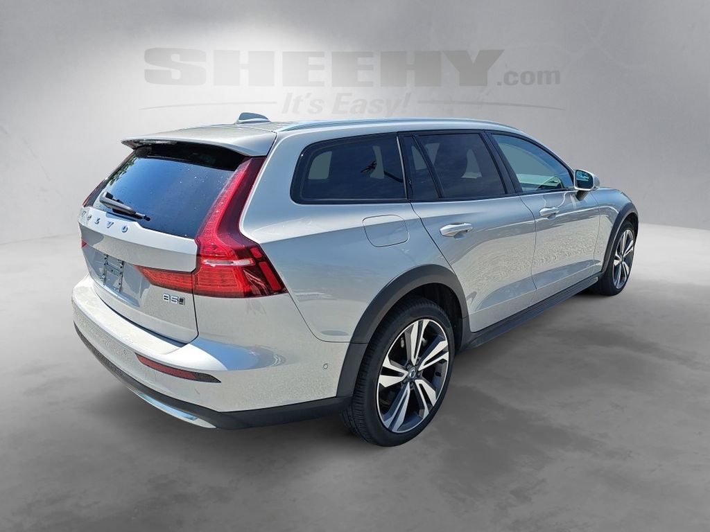 2025 Volvo V60 Cross Country B5 Plus Hunt Valley MD