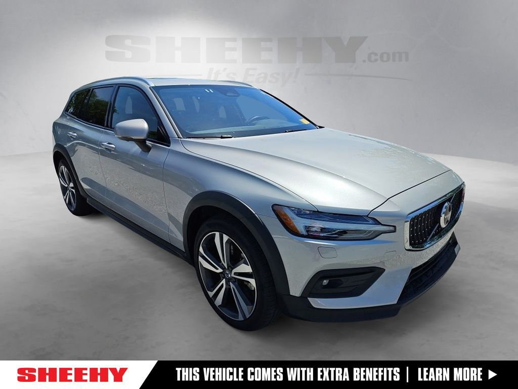 2025 Volvo V60 Cross Country B5 Plus