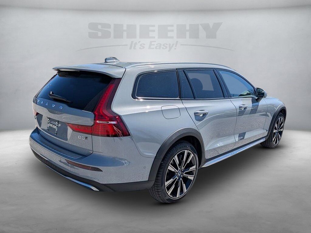 2025 Volvo V60 Cross Country B5 Ultra Hunt Valley MD