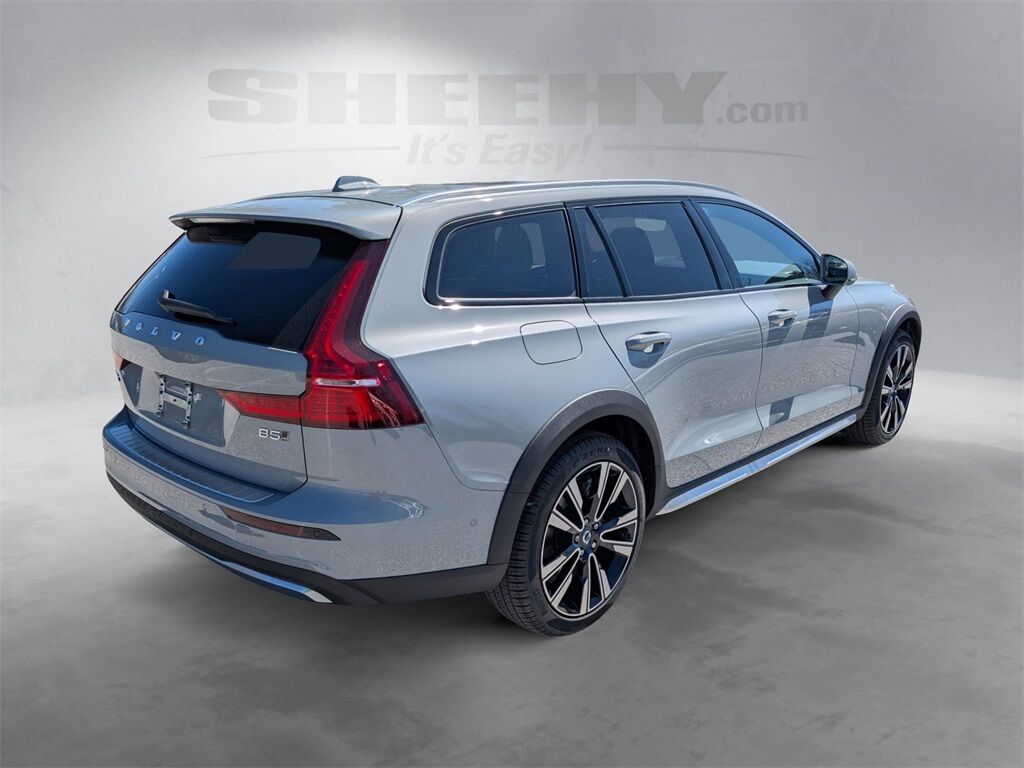 2025 Volvo V60 Cross Country B5 Ultra Hunt Valley MD