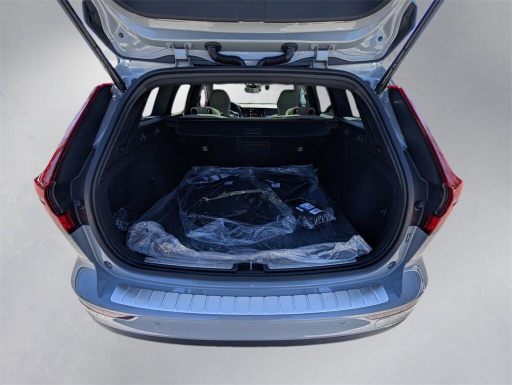 2025 Volvo V60 Cross Country B5 Ultra Hunt Valley MD