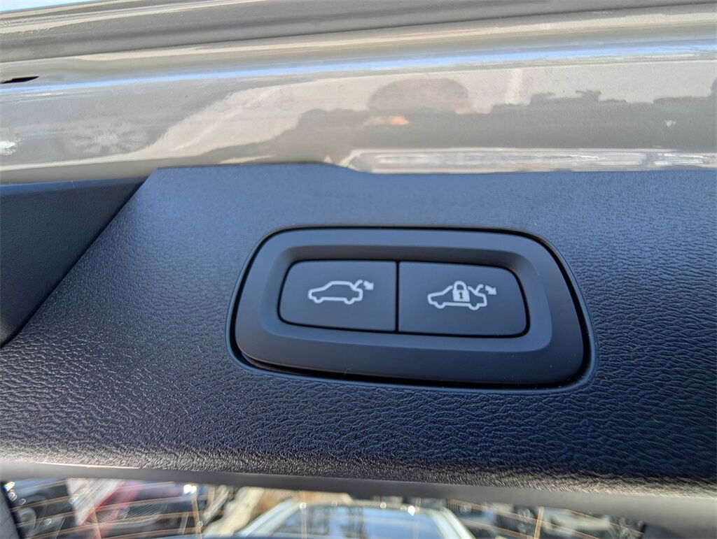 2025 Volvo V60 Cross Country B5 Ultra Hunt Valley MD