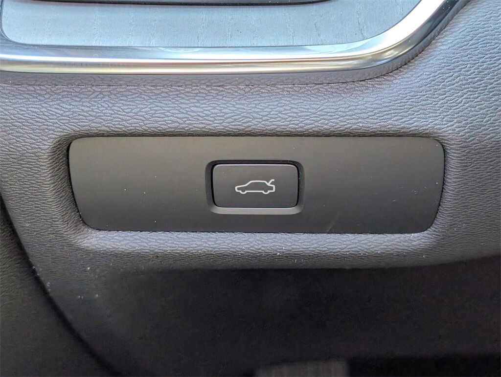 2025 Volvo V60 Cross Country B5 Ultra Hunt Valley MD