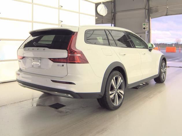 2025 Volvo V60 Cross Country B6 AWD Hybrid PLUS w/High Performance Sound * Portland OR