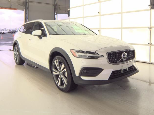 2025 Volvo V60 Cross Country B6 AWD Hybrid PLUS w/High Performance Sound * Portland OR