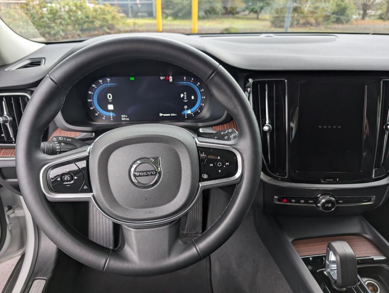 2025 Volvo V60 Cross Country B6 AWD Hybrid PLUS w/High Performance Sound, Pilot Assist, 360 Cam, 4 Heated Seats & Wheel Portland OR