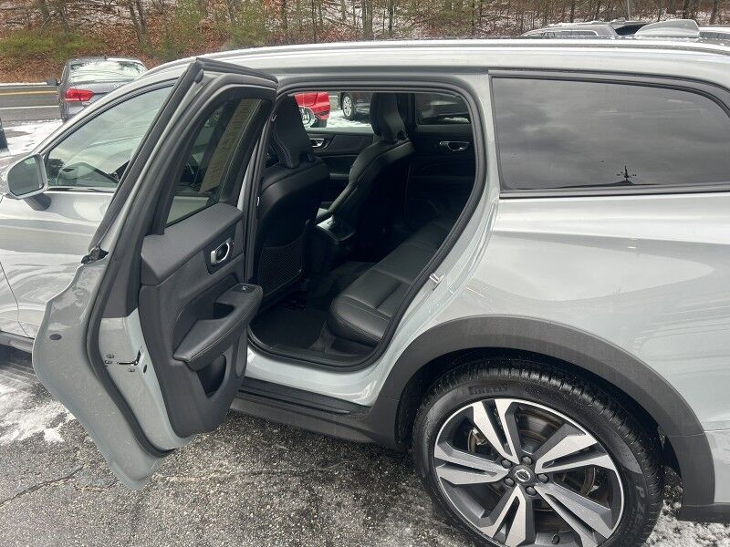 2025 Volvo V60 Cross Country Plus Whitinsville MA