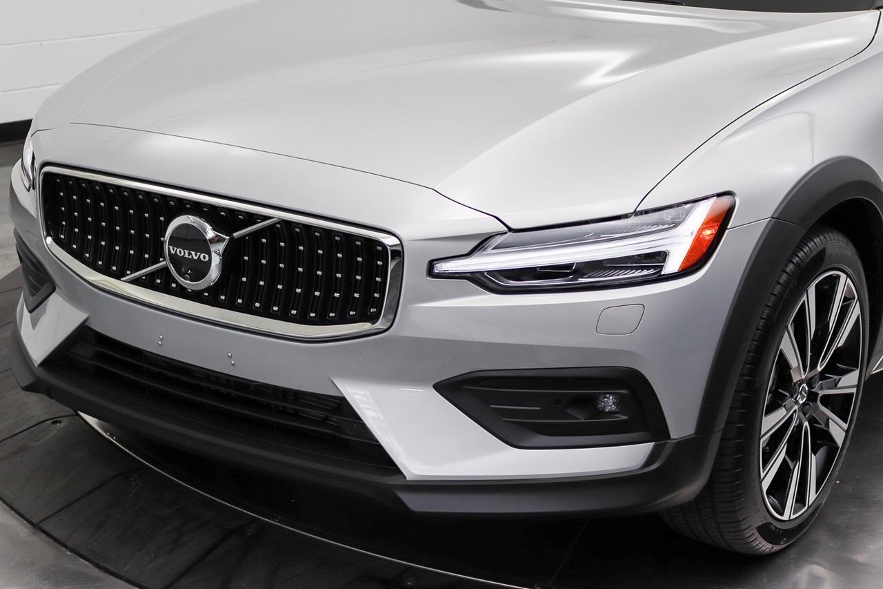 2025 Volvo V60 Cross Country Ultra Newport Beach CA