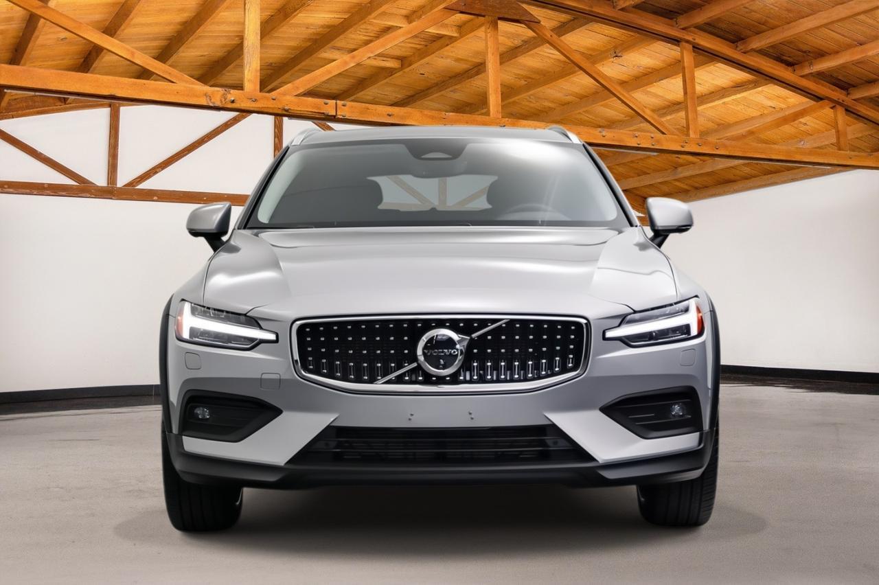 2025 Volvo V60 Cross Country Ultra Newport Beach CA