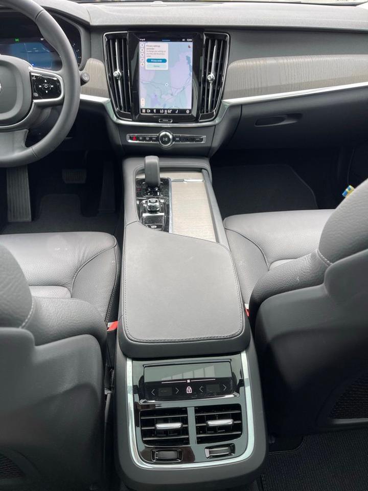 2025 Volvo V90 Cross Country B6 Orange MA