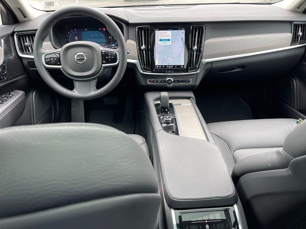 2025 Volvo V90 Cross Country B6 Orange MA