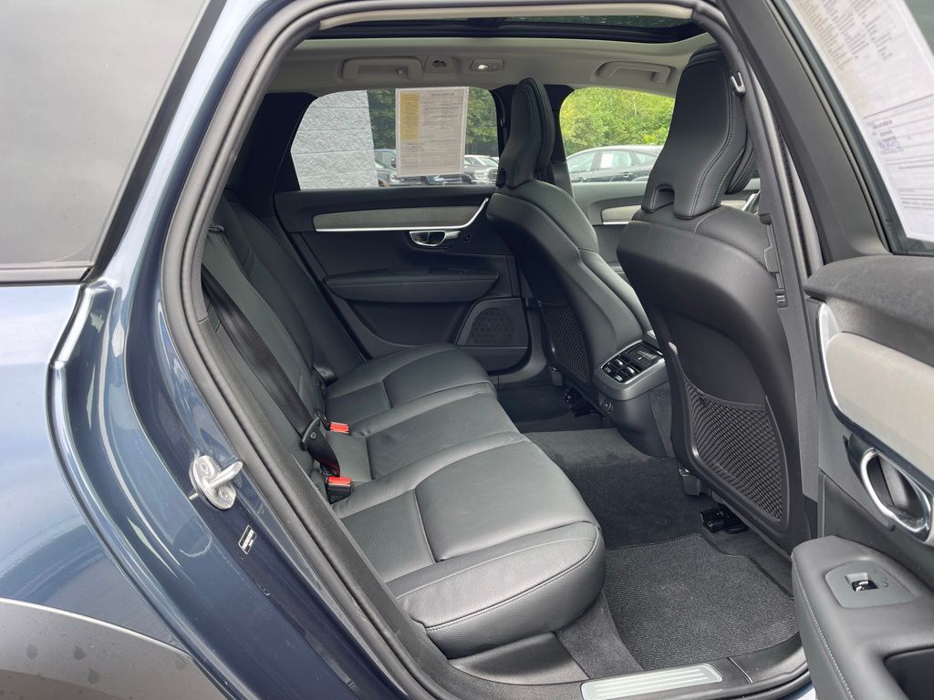 2025 Volvo V90 Cross Country B6 Orange MA