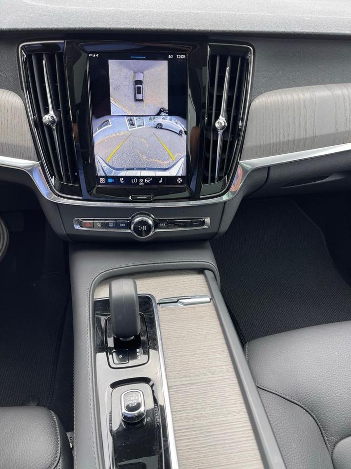 2025 Volvo V90 Cross Country B6 Orange MA