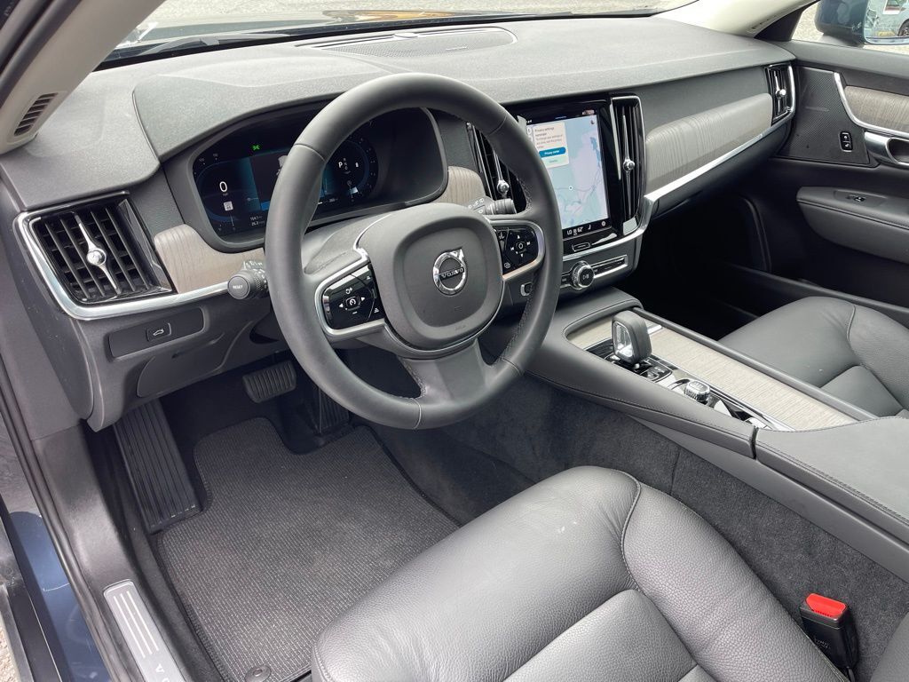 2025 Volvo V90 Cross Country B6 Orange MA