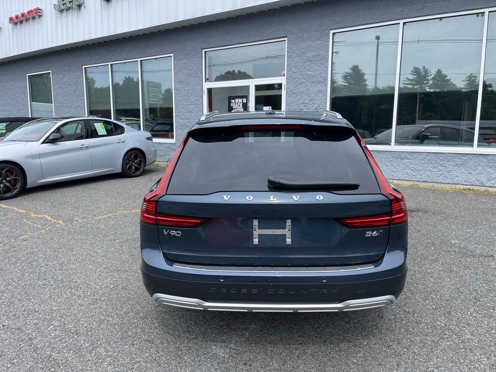 2025 Volvo V90 Cross Country B6 Orange MA