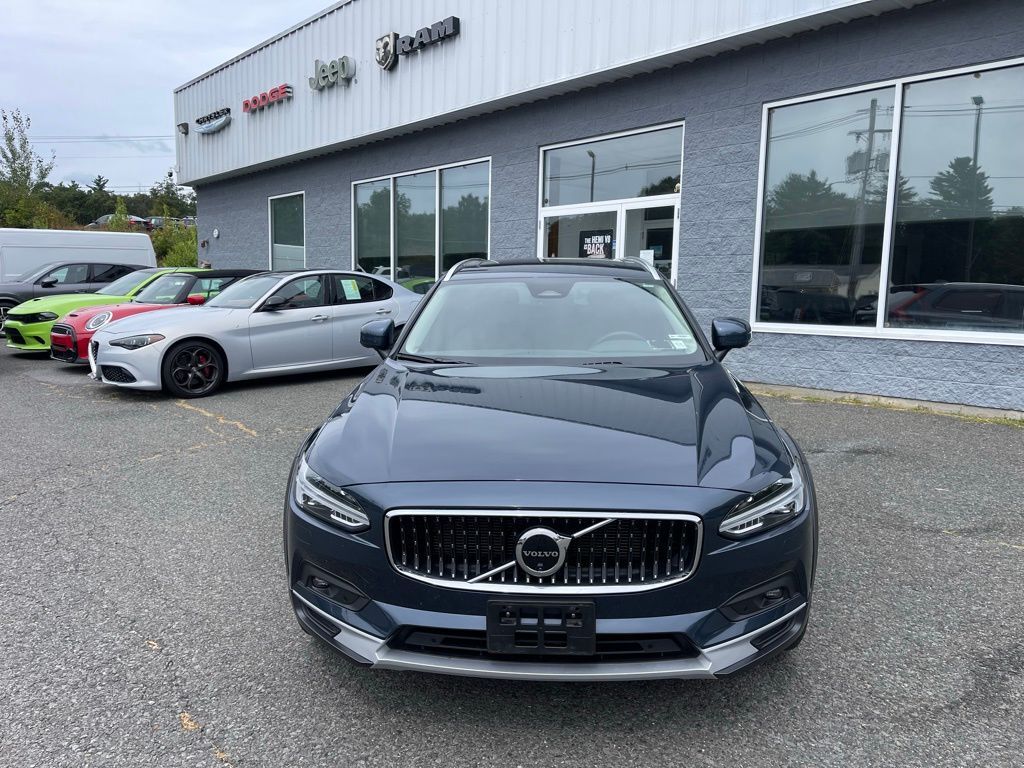 2025 Volvo V90 Cross Country B6 Orange MA