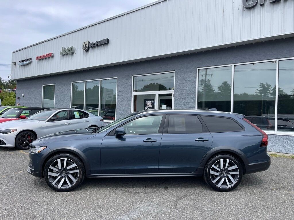 2025 Volvo V90 Cross Country B6