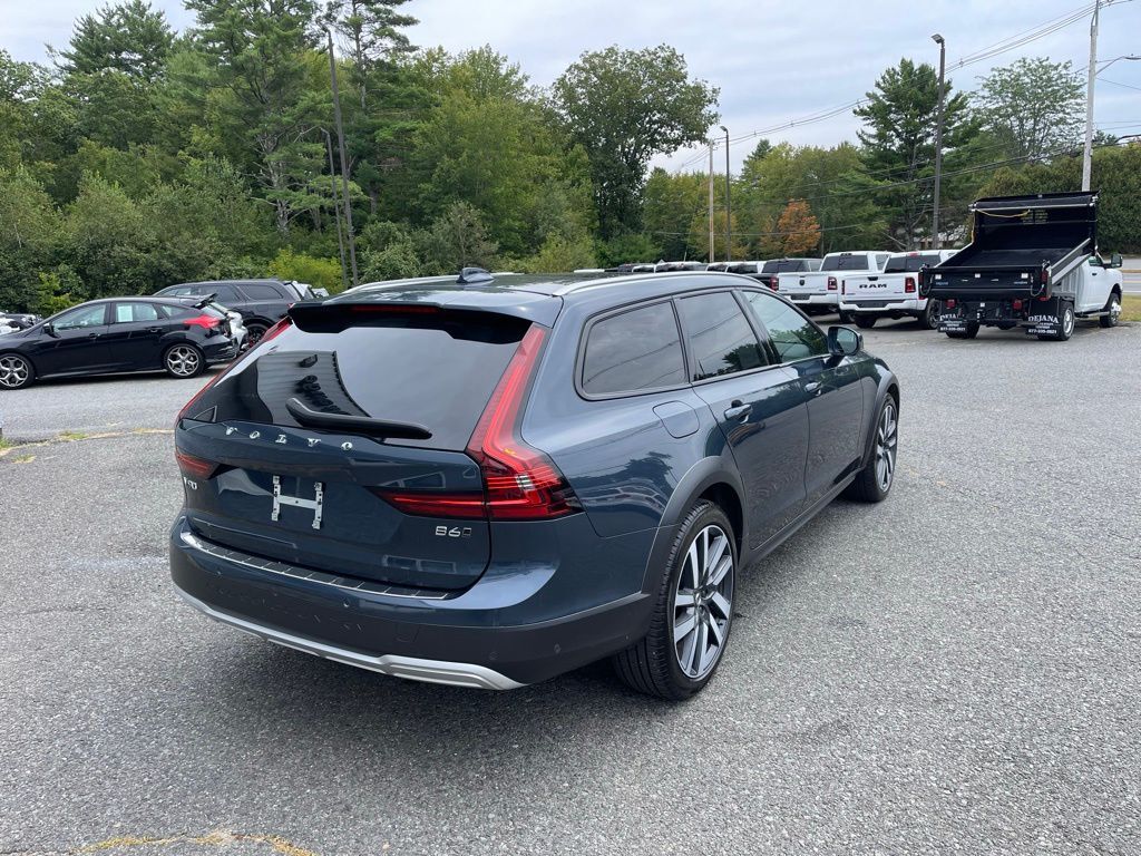 2025 Volvo V90 Cross Country B6 Orange MA