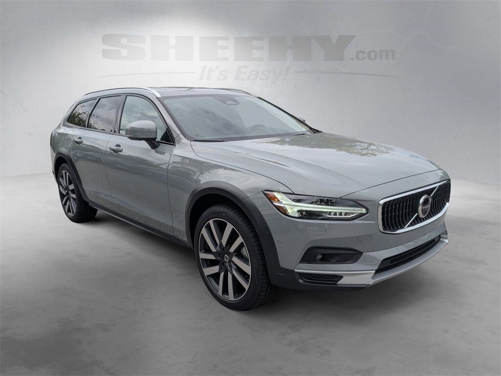 2025 Volvo V90 Cross Country B6 Hunt Valley MD