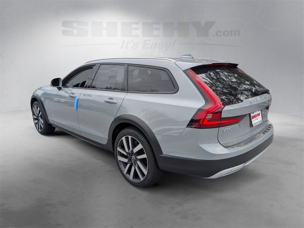 2025 Volvo V90 Cross Country B6 Hunt Valley MD