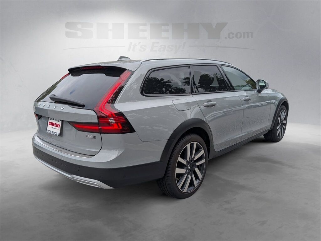 2025 Volvo V90 Cross Country B6 Hunt Valley MD