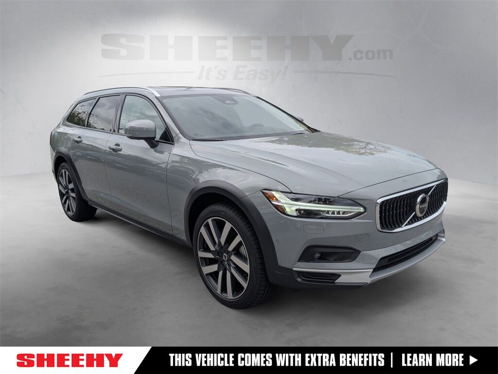 2025 Volvo V90 Cross Country B6