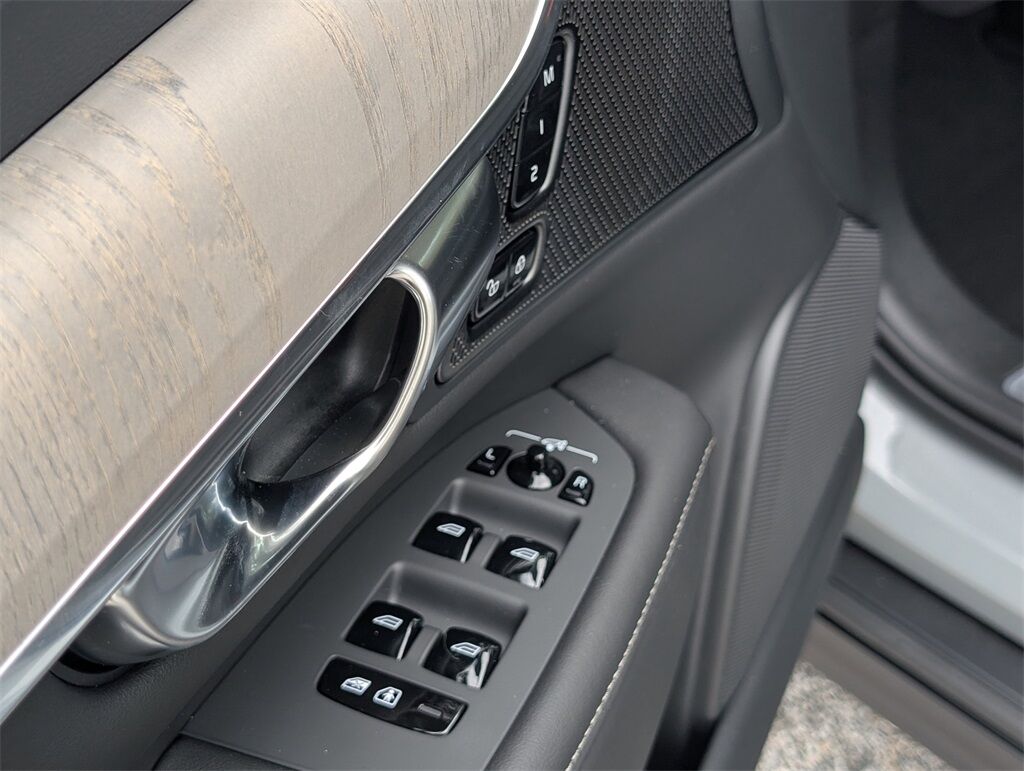 2025 Volvo V90 Cross Country B6 Hunt Valley MD