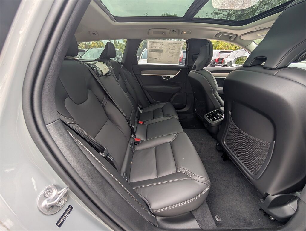 2025 Volvo V90 Cross Country B6 Hunt Valley MD
