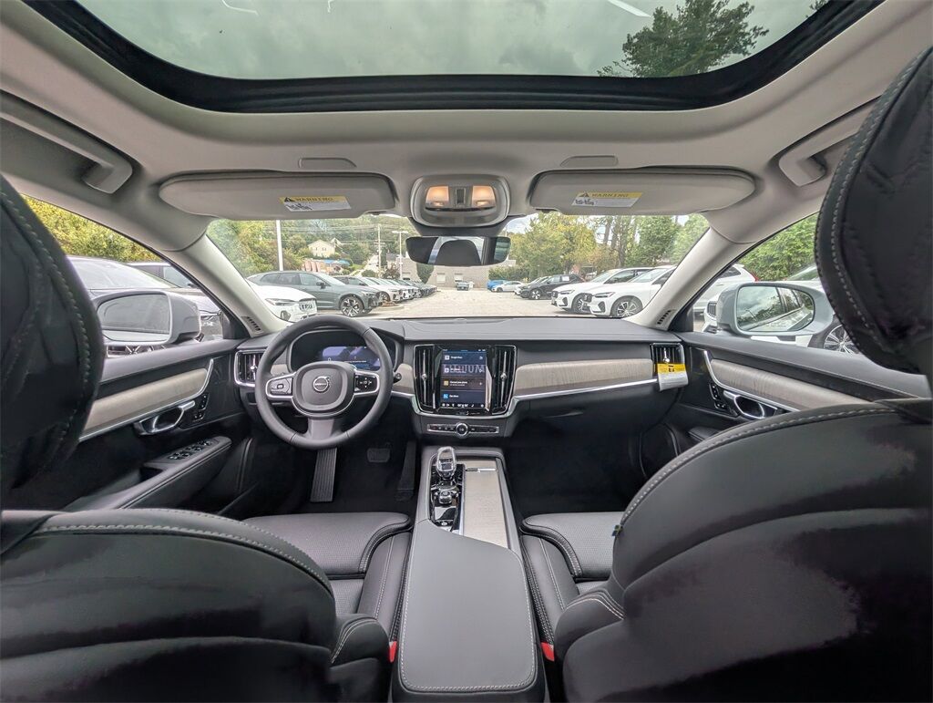 2025 Volvo V90 Cross Country B6 Hunt Valley MD