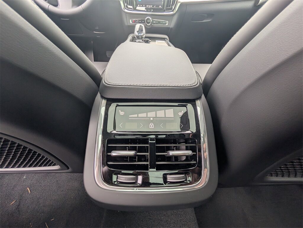 2025 Volvo V90 Cross Country B6 Hunt Valley MD