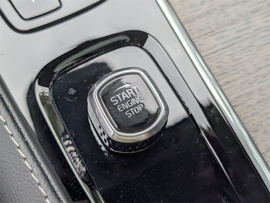 2025 Volvo V90 Cross Country B6 Hunt Valley MD