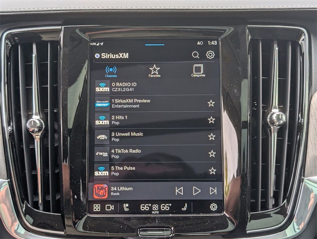 2025 Volvo V90 Cross Country B6 Hunt Valley MD