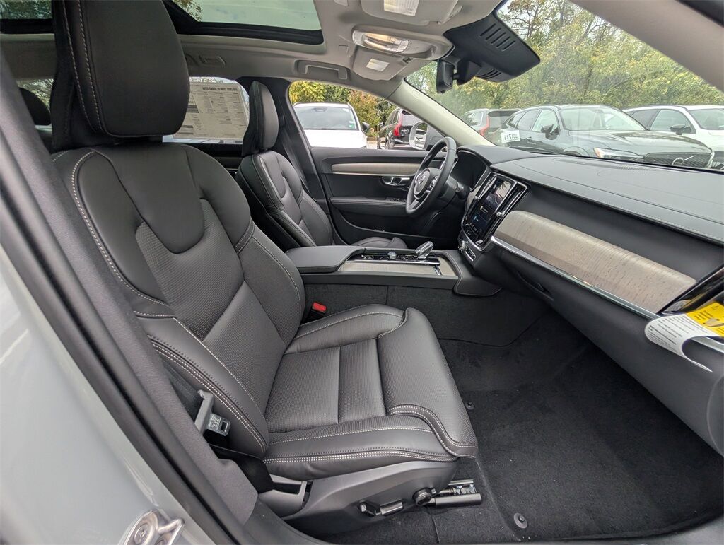 2025 Volvo V90 Cross Country B6 Hunt Valley MD