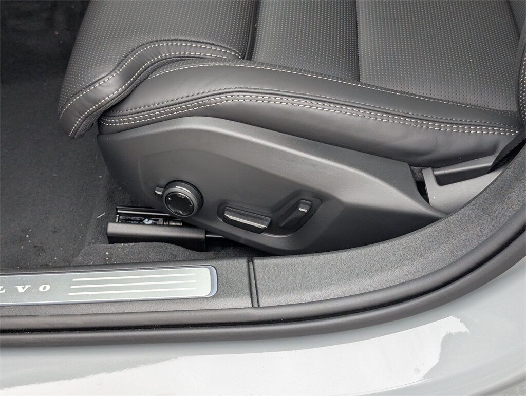 2025 Volvo V90 Cross Country B6 Hunt Valley MD