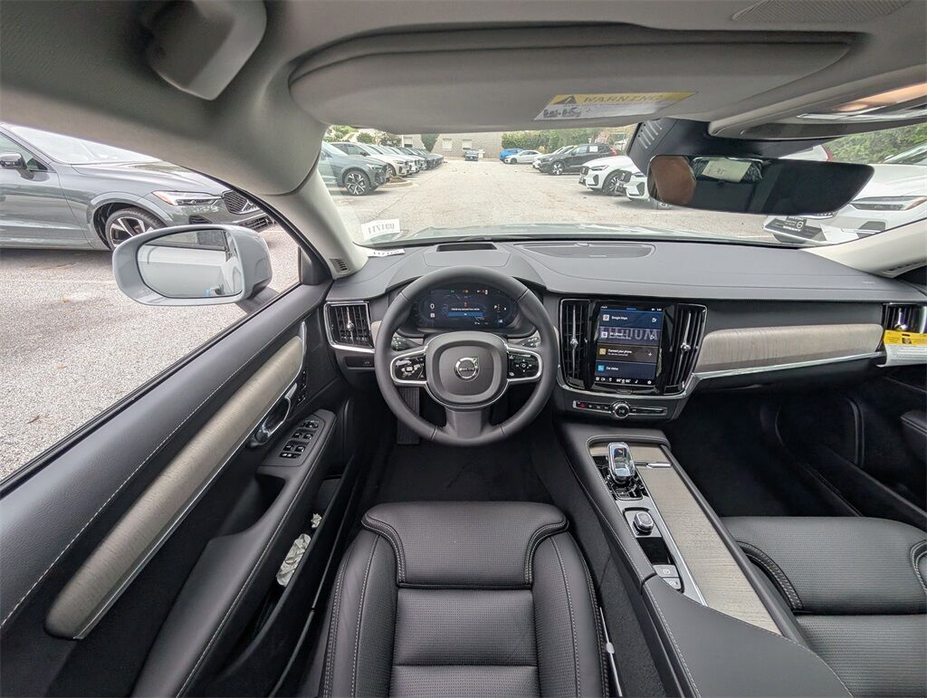 2025 Volvo V90 Cross Country B6 Hunt Valley MD