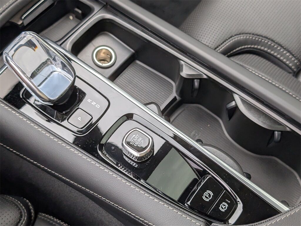 2025 Volvo V90 Cross Country B6 Hunt Valley MD