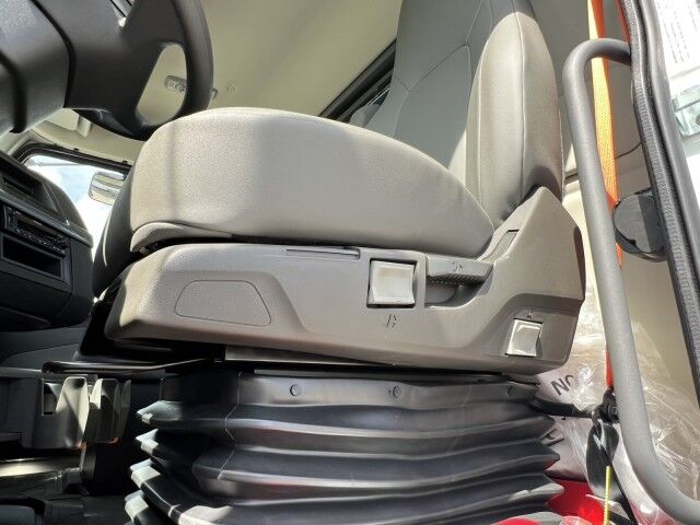 2025 Volvo VHD64B300 24' BABCO Steel Flatbed (Donkey Forklift NOT Included) Miami FL